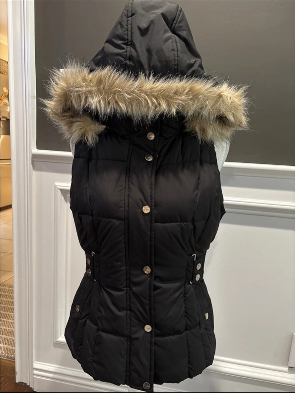 Guess Black Hooded Sleeveless Puffer Vest with Faux-Fur Trim - Picture 3 of 7